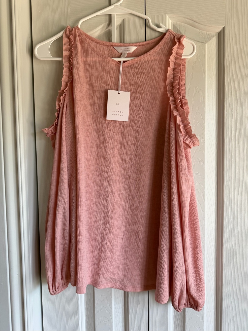 NWT Women’s LC Lauren Conrad Blush Pink Ruffle Cold-Shoulder Top medium